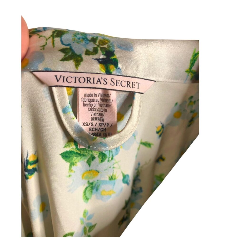 Victoria's Secret Short Robe – XS/S - Picture 3 of 3